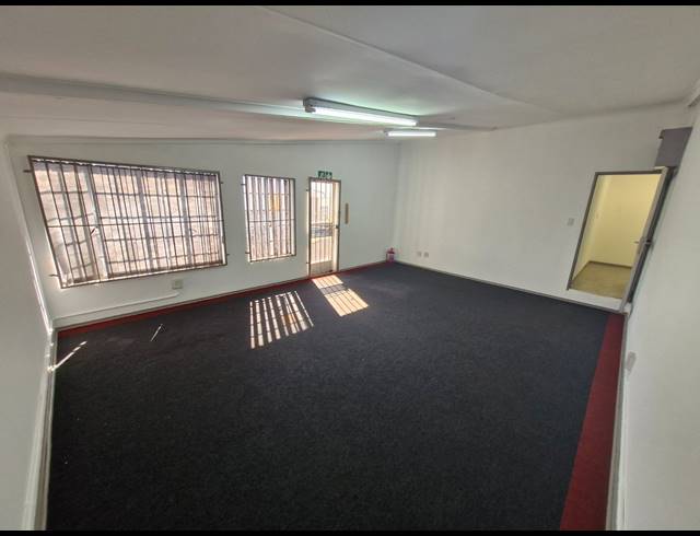 190M² FACTORY TO LET IN JET PARK